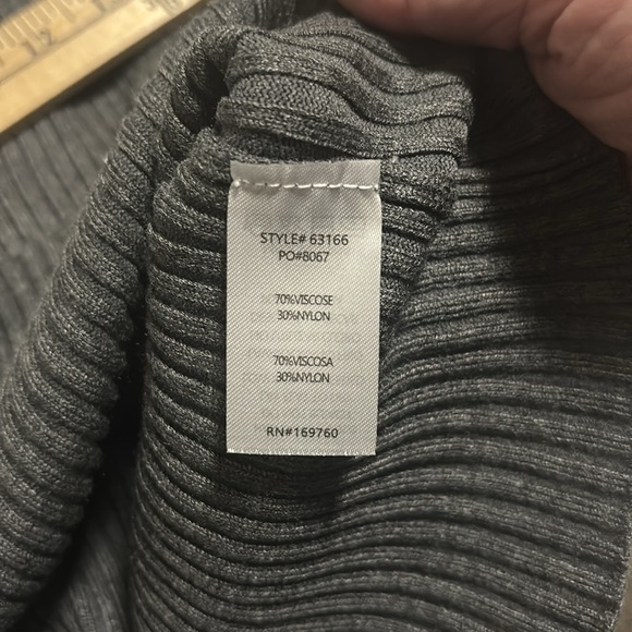 NEW Cropped Cardigan V-Neck Button Down Slim Women Top L Gray - Picture 4 of 5